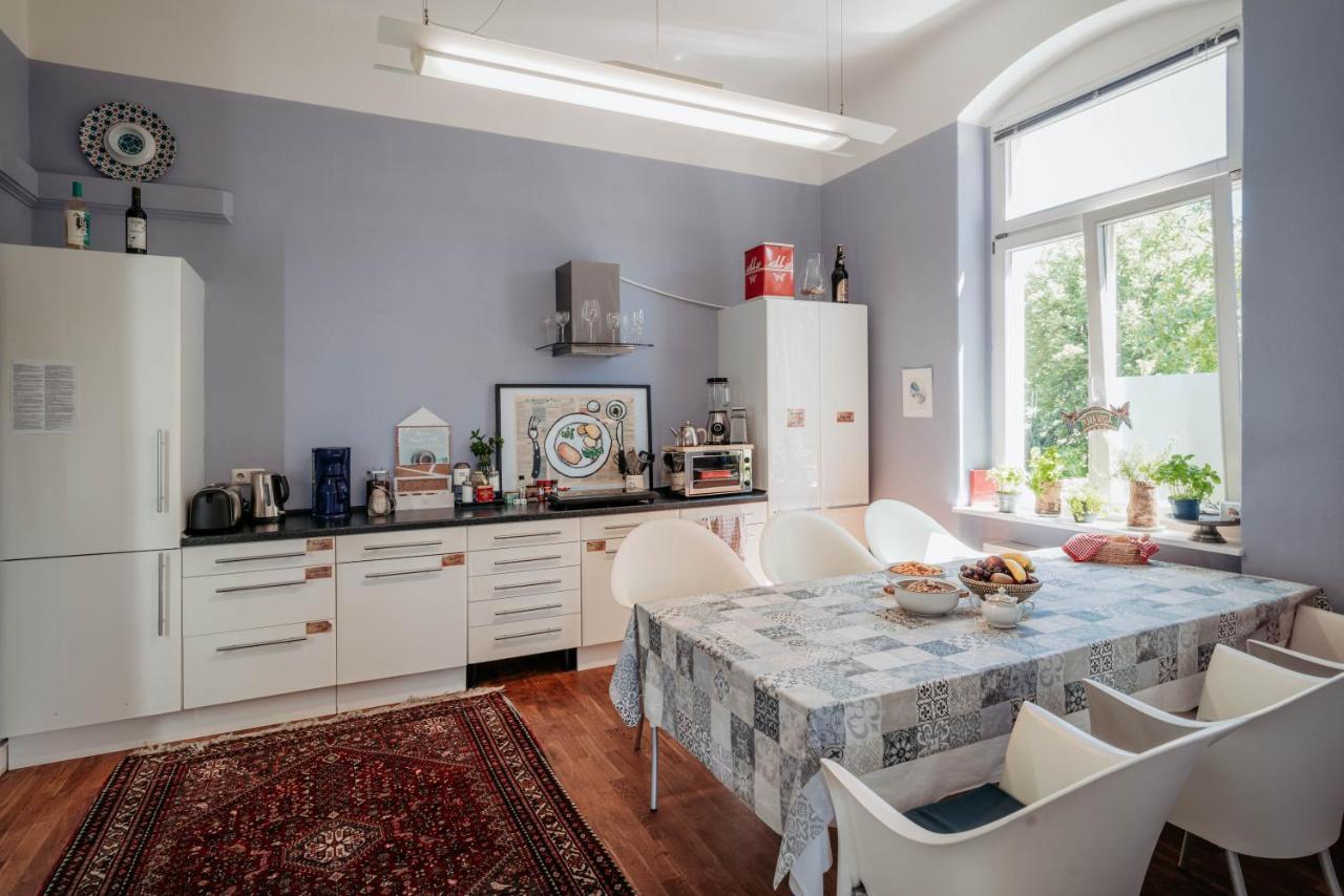 Schmidt Apartment