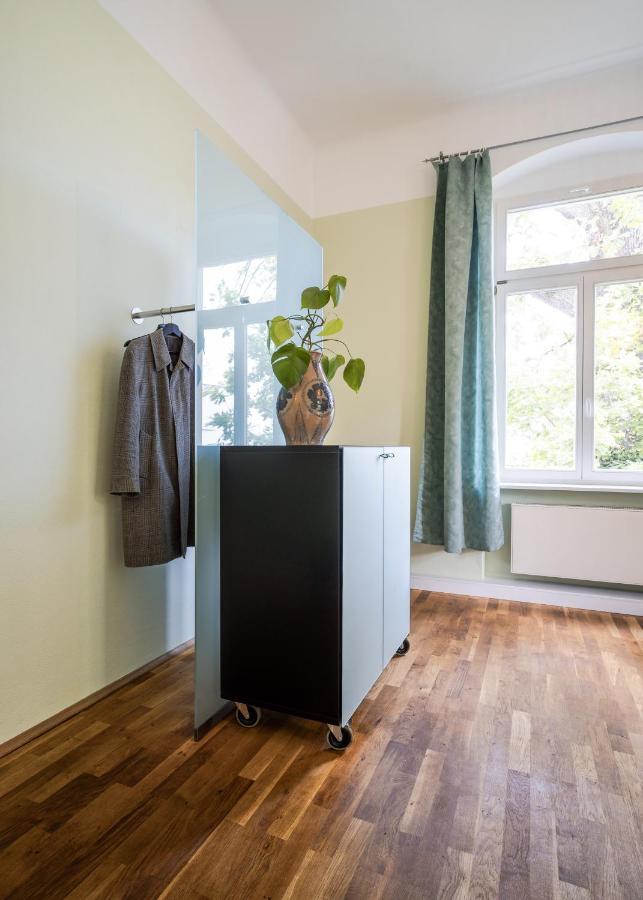 Schmidt Apartment